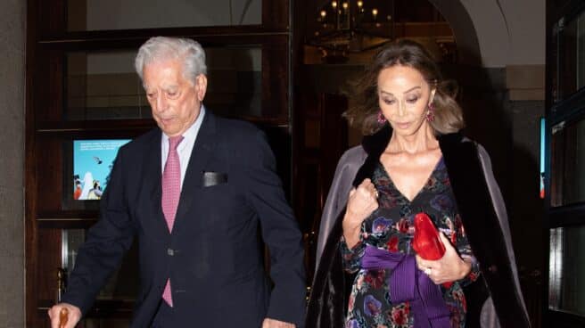 MARIO VARGAS LLOSA E ISABEL PREYSLER, JUNTOS EN EL TEATRO REAL