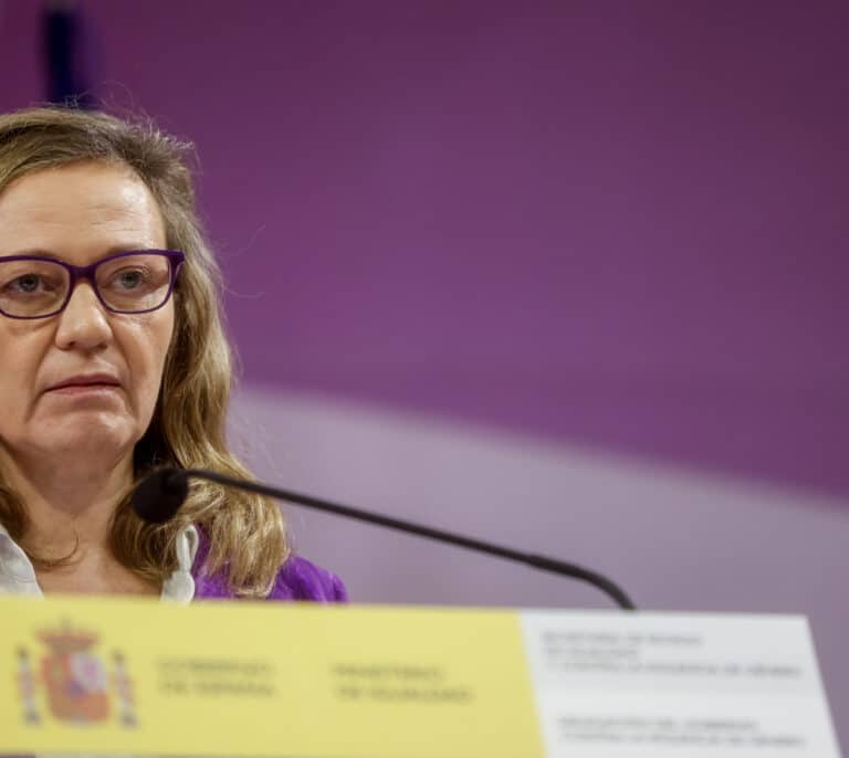 Polémica en Twitter entre Victoria Rosell y una persona que se quejaba del servicio del 016