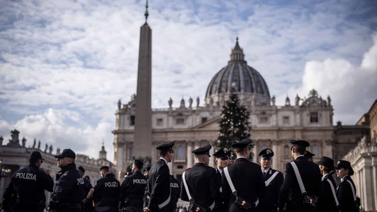 Roma se prepara para recibir 35.000 fieles a velar a Benedicto XVI y 60.000 para su funeral