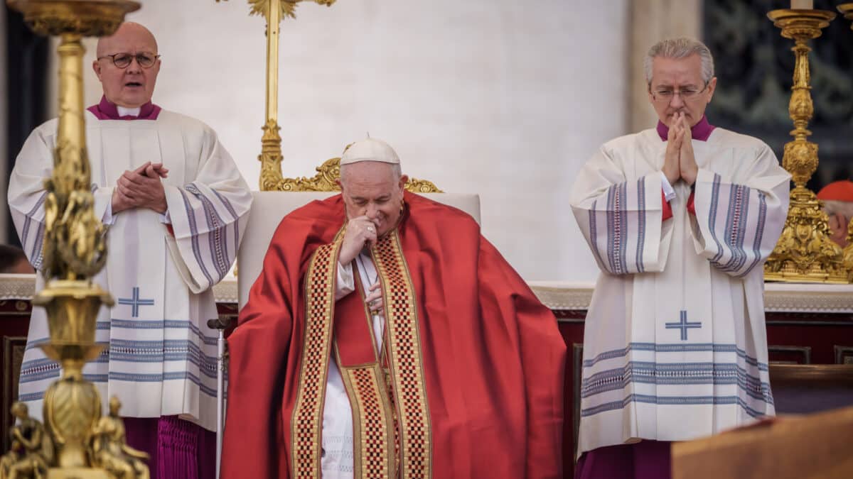 El Papa Francisco en el funeral de Benedicto XVI el 5 de enero de 2023