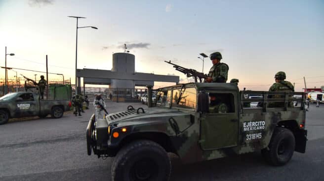 Ejército Mexicano en compañía de la Guardia Nacional llegan al Centro de Readaptación, donde el hijo de Joaquín Guzmán 'el Chapo' fue ingresado en helicóptero