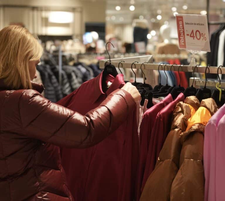 La bajada de los tipos de interés y una inflación más suave animarán el consumo navideño