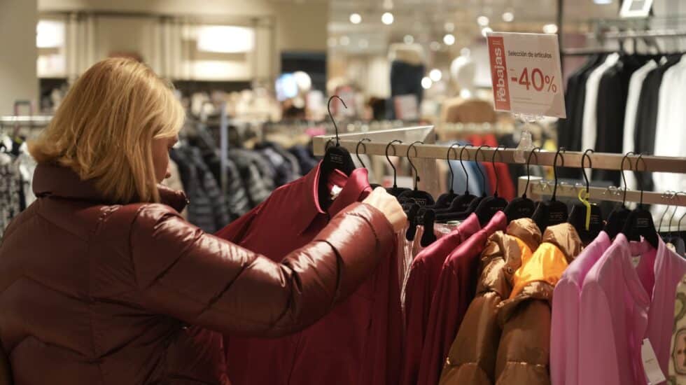 panorama eficaz puño De H&M a Inditex: las grandes firmas de ropa se preparan para frenar el  agujero negro de la moda