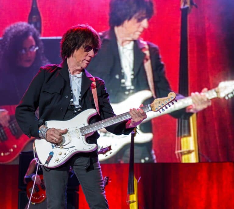 Muere de meningitis el guitarrista Jeff Beck a sus 78 años