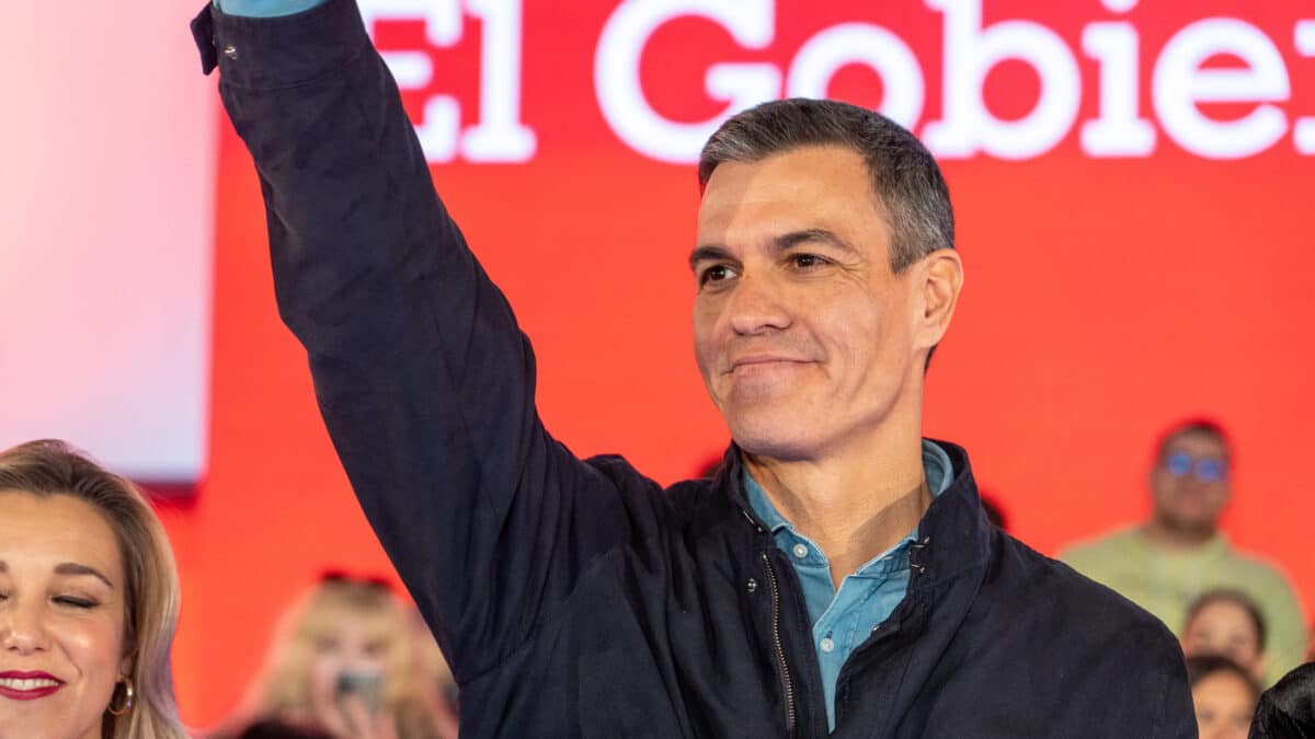 El presidente del Gobierno y secretario general del PSOE, Pedro Sánchez, participa en un mitin de partido en Sevilla