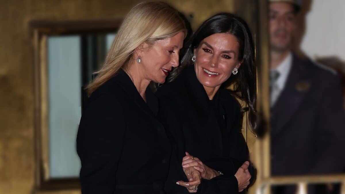La Reina Letizia y Marie Chantal, sonrientes y cogidas del brazo ponen fin a los rumores sobre una mala relación