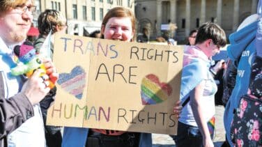Londres bloquea la 'ley trans' escocesa que facilita el cambio de género a los 16 años