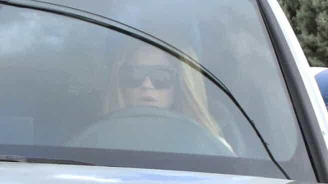 Shakira, impasible ante los rumores de crisis entre Piqué y Clara Chía a raíz de su canción Shakira, en su coche con gafas de sol, impasible ante los rumores de crisis entre Piqué y Clara Chía a raíz de su canción con Bzrp