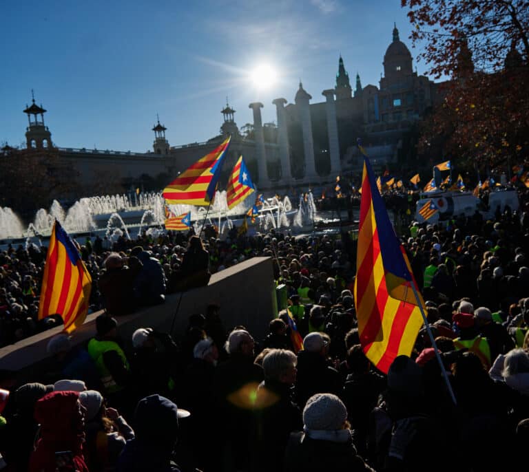 Financial Times señala a Colau y el procés para explicar cómo Barcelona "perdió el rumbo"