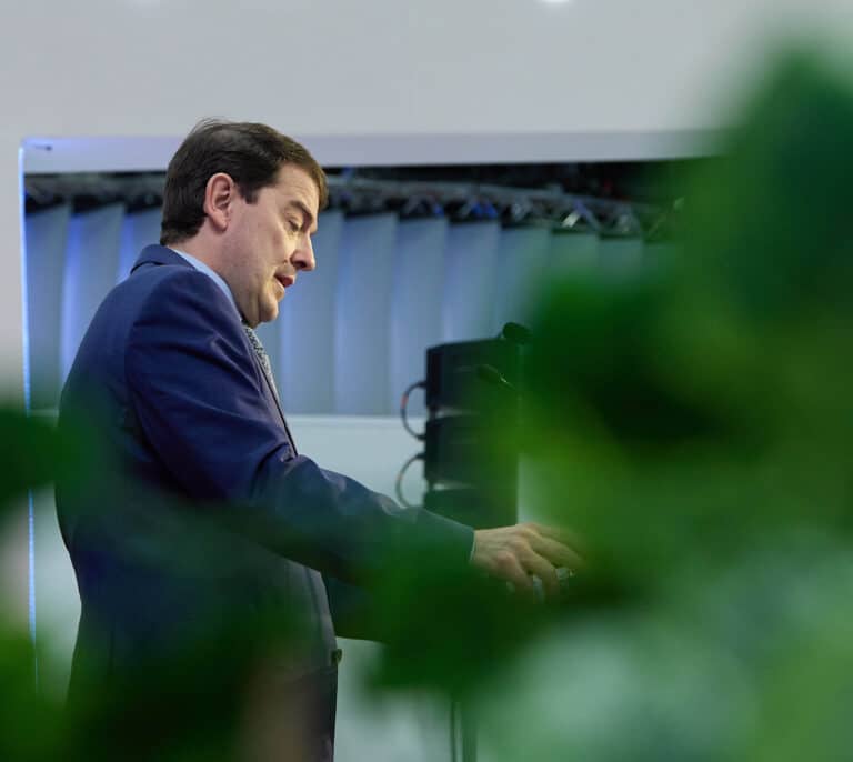 El Gobierno da por buena la "rectificación" de Castilla y León con el aborto aunque avisa de que seguirá vigilante
