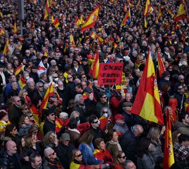 Convocar una manifestación masiva no es golpismo