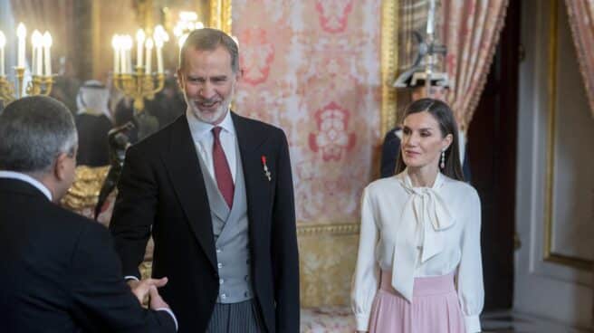 Los Reyes participan en la recepción anual del Cuerpo Diplomático acreditado en España El Rey Felipe VI y la Reina Letizia, durante la recepción al cuerpo diplomático acreditado en España, en el Palacio Real.
