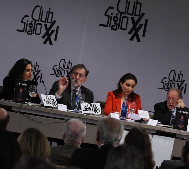 Rajoy halaga la gestión de Feijóo frente al "desgobierno" de Sánchez e insiste en que será "inmune" la radicalización
