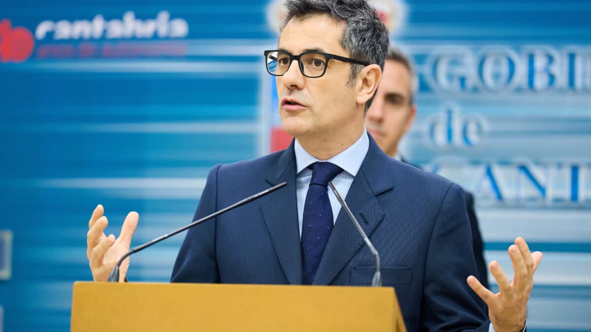 El ministro de la Presidencia, Relaciones con las Cortes y Memoria Democrática, Félix Bolaños, interviene tras reunirse con el presidente de Cantabria, en la Sede del Gobierno de Cantabria, a 30 de enero de 2023, en Santander, Cantabria (España). Félix Bolaños, ha asegurado este lunes que el Gobierno corregirá la ley de garantía de la libertad sexual, más conocida como ley del 'solo sí es sí', para paliar los "efectos indeseados" que se han producido desde que esta entró en vigor y por la que se han producido rebajas de condenas a agresores. 30 ENERO 2023;SANTANDER;CANTABRIA;BOLAÑOS;REVILLA Juan Manuel Serrano Arce / Europa Press 30/1/2023