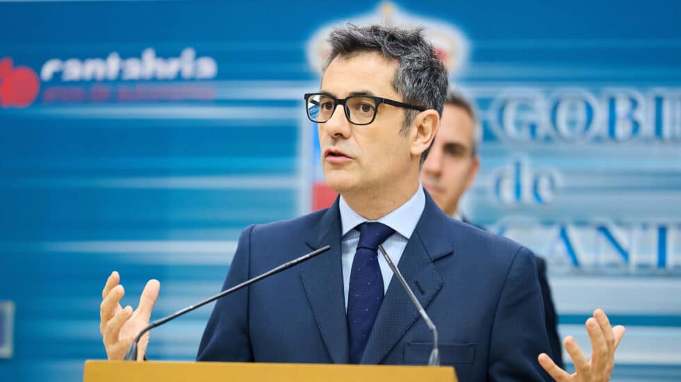 El ministro de la Presidencia, Relaciones con las Cortes y Memoria Democrática, Félix Bolaños, interviene tras reunirse con el presidente de Cantabria, en la Sede del Gobierno de Cantabria, a 30 de enero de 2023, en Santander, Cantabria (España). Félix Bolaños, ha asegurado este lunes que el Gobierno corregirá la ley de garantía de la libertad sexual, más conocida como ley del 'solo sí es sí', para paliar los "efectos indeseados" que se han producido desde que esta entró en vigor y por la que se han producido rebajas de condenas a agresores. 30 ENERO 2023;SANTANDER;CANTABRIA;BOLAÑOS;REVILLA Juan Manuel Serrano Arce / Europa Press 30/1/2023