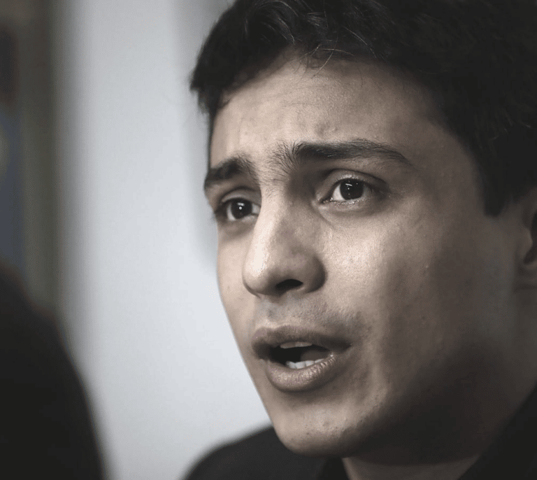 "Es una burla que el gobierno español trate igual a verdugos y víctimas del chavismo"