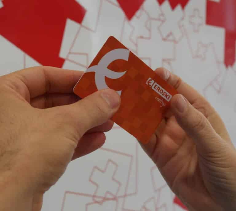 Euskadi activa los 'bonos de comida' de hasta 900 euros al año para familias sin recursos