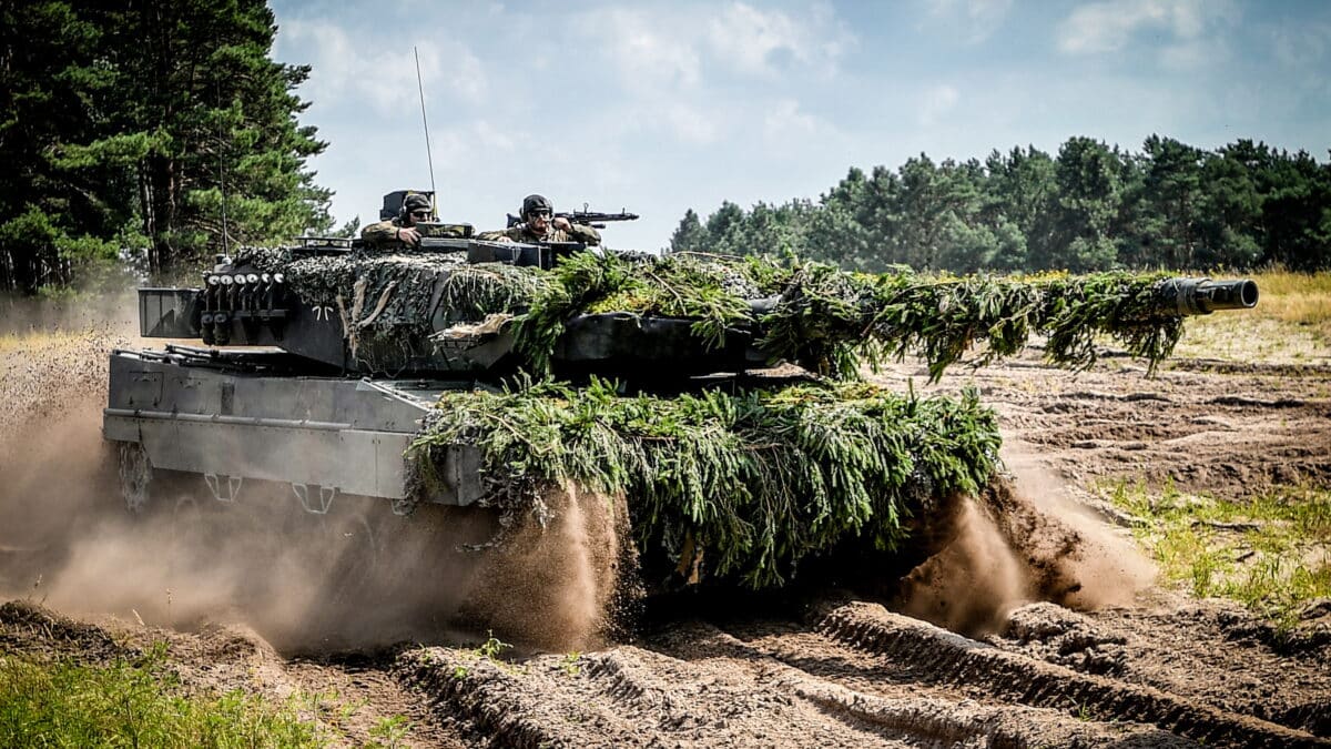 Soldados alemanes en un Leopard 3 del Bundeswehr