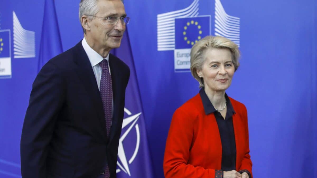 Jens Stoltenberg y Ursula Von der Leyen