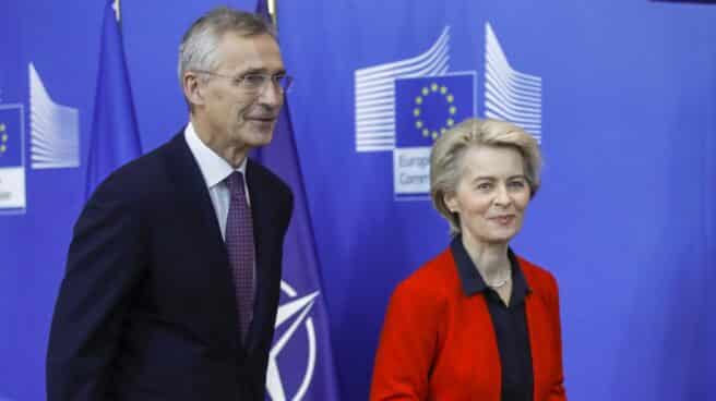 El secretario general de la OTAN, Jens Stoltenberg, junto la presidenta de la Comisión Europea, Ursula von der Leyen Jens Stoltenberg y Ursula Von der Leyen