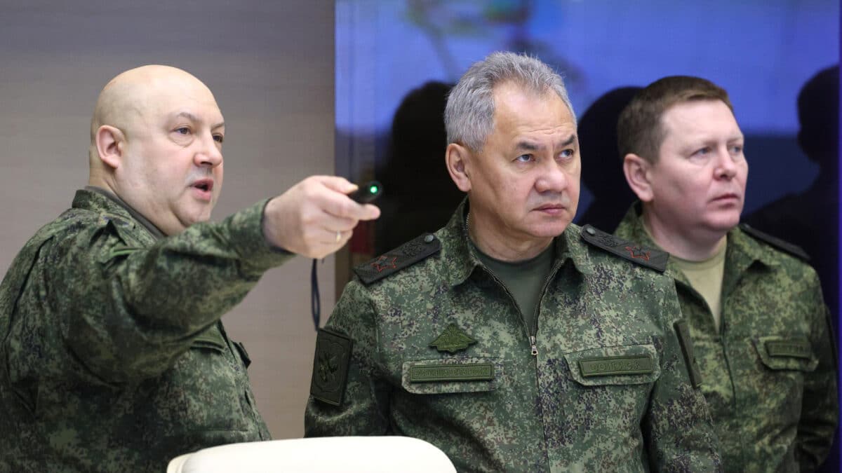 Serguei Surovikin junto al ministro ruso de Defensa, Serguei Shoigu