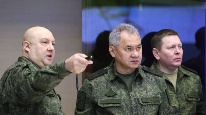 Serguei Surovikin junto al ministro ruso de Defensa, Serguei Shoigu