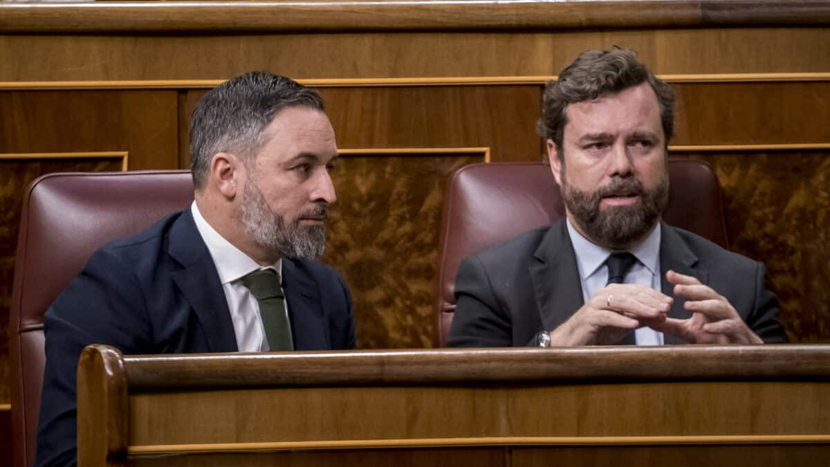 Abascal busca aislar al PP, descolgado entre la moderación y la batalla cultural a Vox