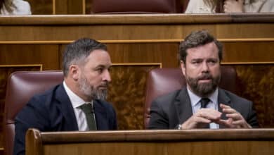 Abascal busca aislar al PP, descolgado entre la moderación y la batalla cultural a Vox