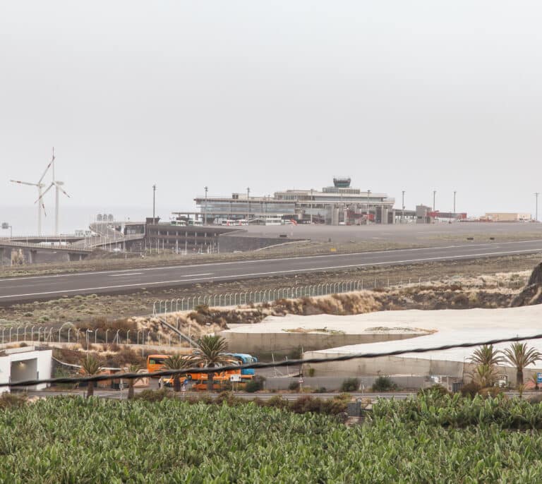 Huelga de controladores en 16 aeropuertos de España: éstos son los afectados