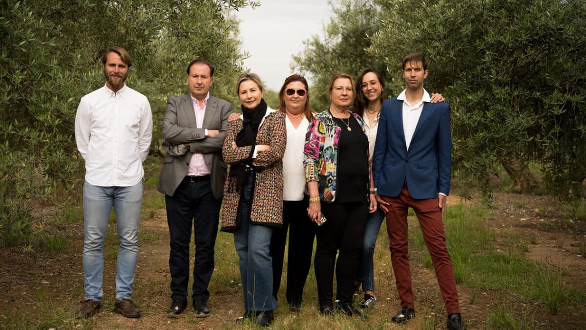 Aires de Jaén, la empresa familiar que lleva el aceite español a medio mundo. Hace más de una década que la familia López apostó por la exportación. Hoy venden fuera cuatro de cada nueve litros de su aceite de oliva.