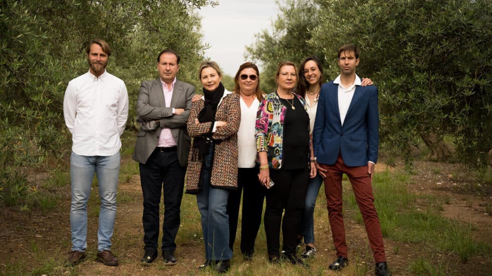 Aires de Jaén, la empresa familiar que lleva el aceite español a medio mundo. Hace más de una década que la familia López apostó por la exportación. Hoy venden fuera cuatro de cada nueve litros de su aceite de oliva.