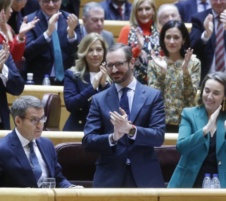 Feijóo aprieta a Sánchez con el 'sí es sí': "No da marcha atrás por decencia, sólo lo hace por miedo"