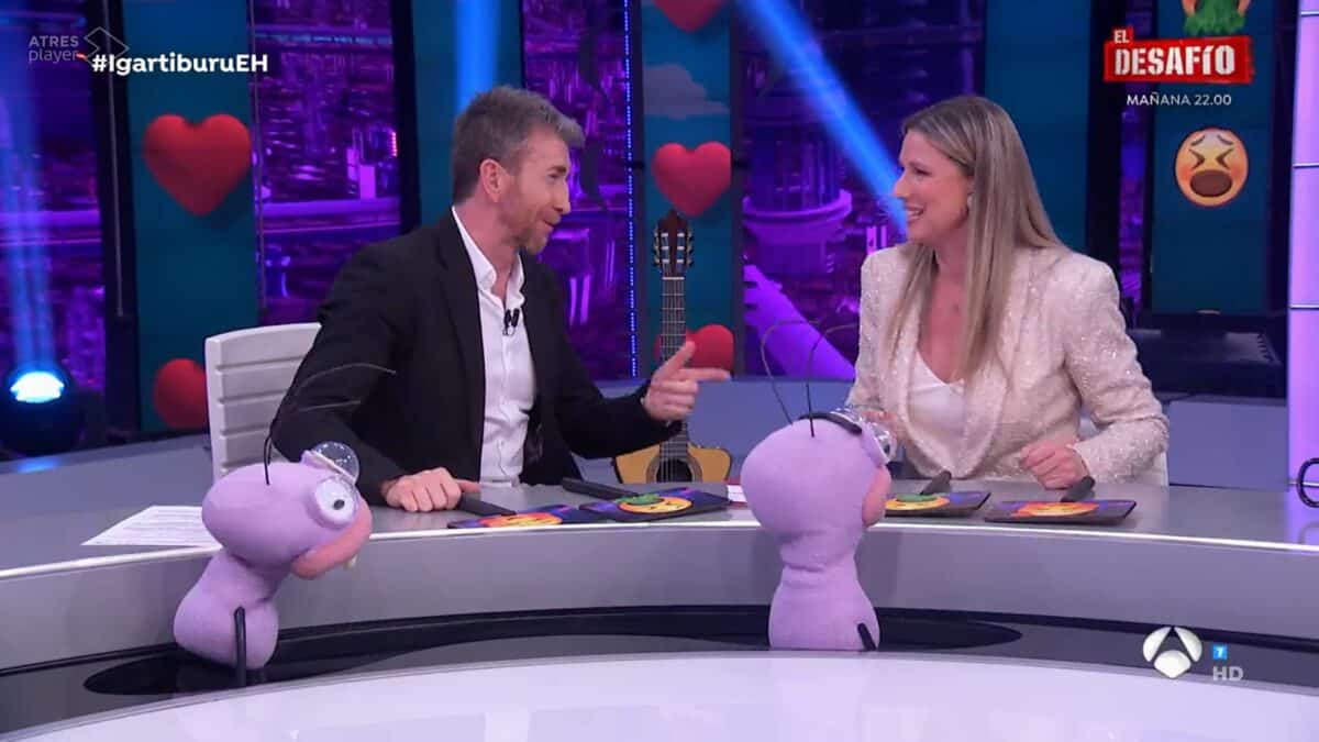 Anne Igartiburu y Pablo Motos, en 'El Hormiguero'