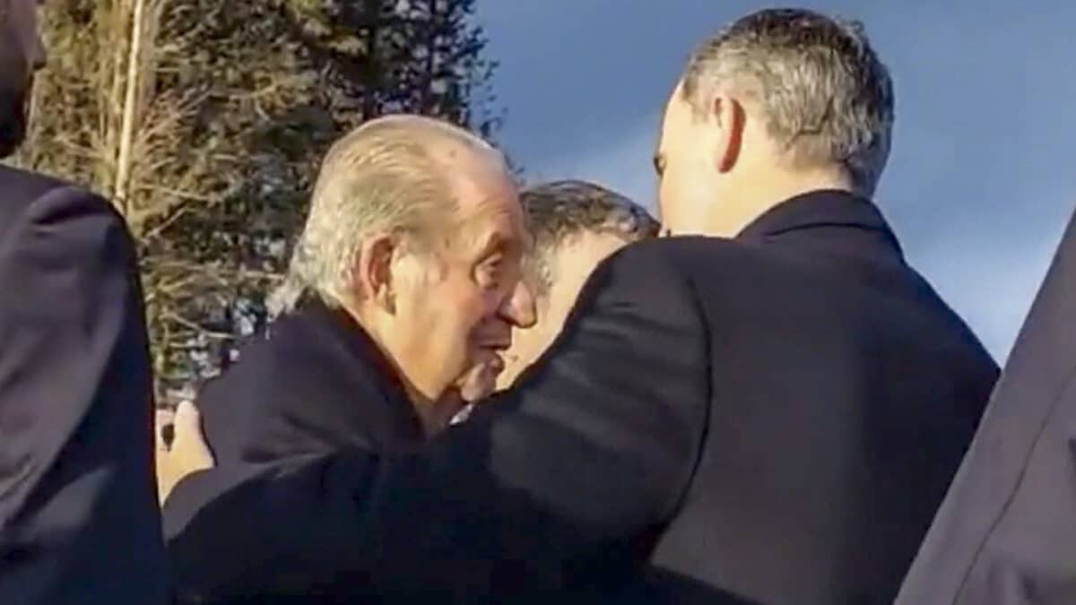 Así se despidió el Rey Felipe VI de su padre tras el funeral de Constantino de Grecia