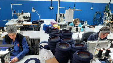Elosegui, la boina vasca de moda entre mujeres y ejércitos de todo el mundo