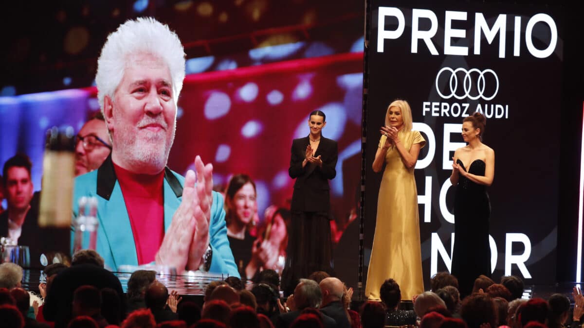 'As bestas' gana el Feroz a la mejor película dramática, Carla Simón a la mejor dirección y Almodóvar el de Honor