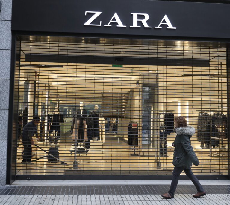 Zara denuncia a una empresa estadounidense por vender su ropa como propia a precios hasta siete veces más caros