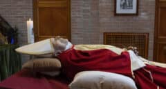 Así será el funeral de Benedicto XVI: sin jefes de Estado, sin palio y oficiado por un Papa