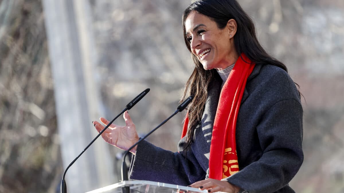 La vicealcaldesa de Madrid, Begoña Villacís, pronuncia un discurso en la inauguración del Año Nuevo chino