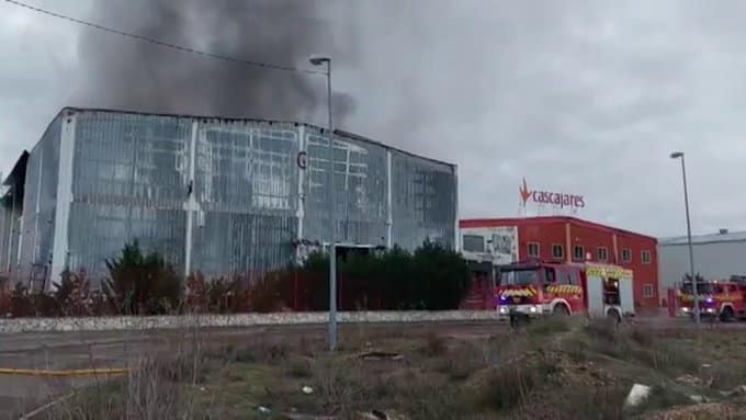Incendio en la fábrica de Cascajares (Palencia).