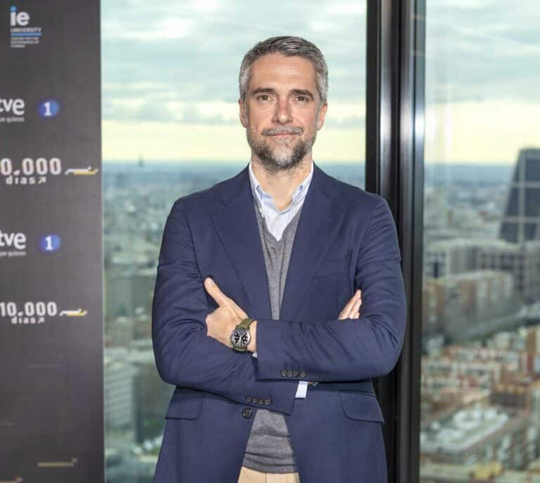 '10.000 días', una mirilla al futuro de la inteligencia artificial con Carlos Franganillo