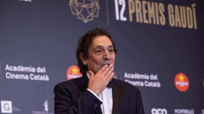 El director de cine Agustí Villaronga posa en el photocall de los XII Premios Gaudí