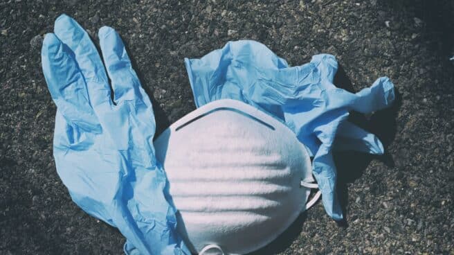 Clínica Diagonal ofrece pautas nutricionales y psicológicas para sobrellevar los efectos de los tratamientos contra el cáncer Mascarilla y guantes
