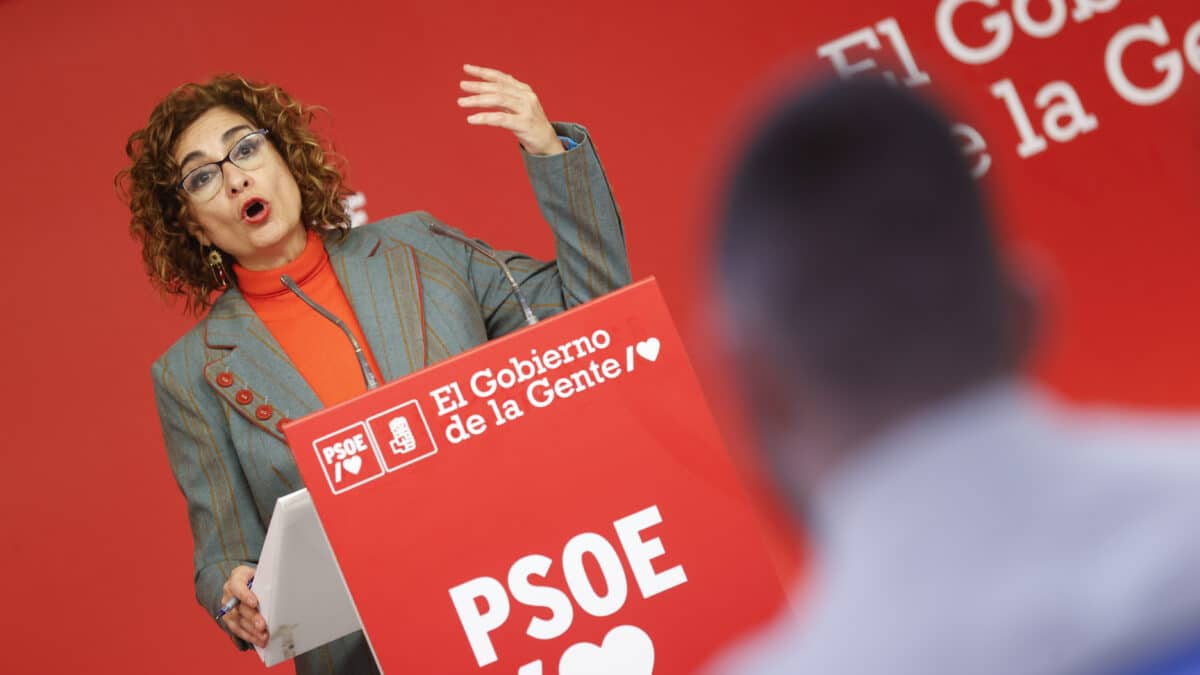 La vicesecretaria general de los socialistas y ministra de Hacienda, María Jesús Montero, en rueda de prensa tras la reunión especial de la ejecutiva federal del PSOE con los ministros del ala socialista.