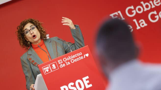 La vicesecretaria general de los socialistas y ministra de Hacienda, María Jesús Montero, en rueda de prensa tras la reunión especial de la ejecutiva federal del PSOE con los ministros del ala socialista.