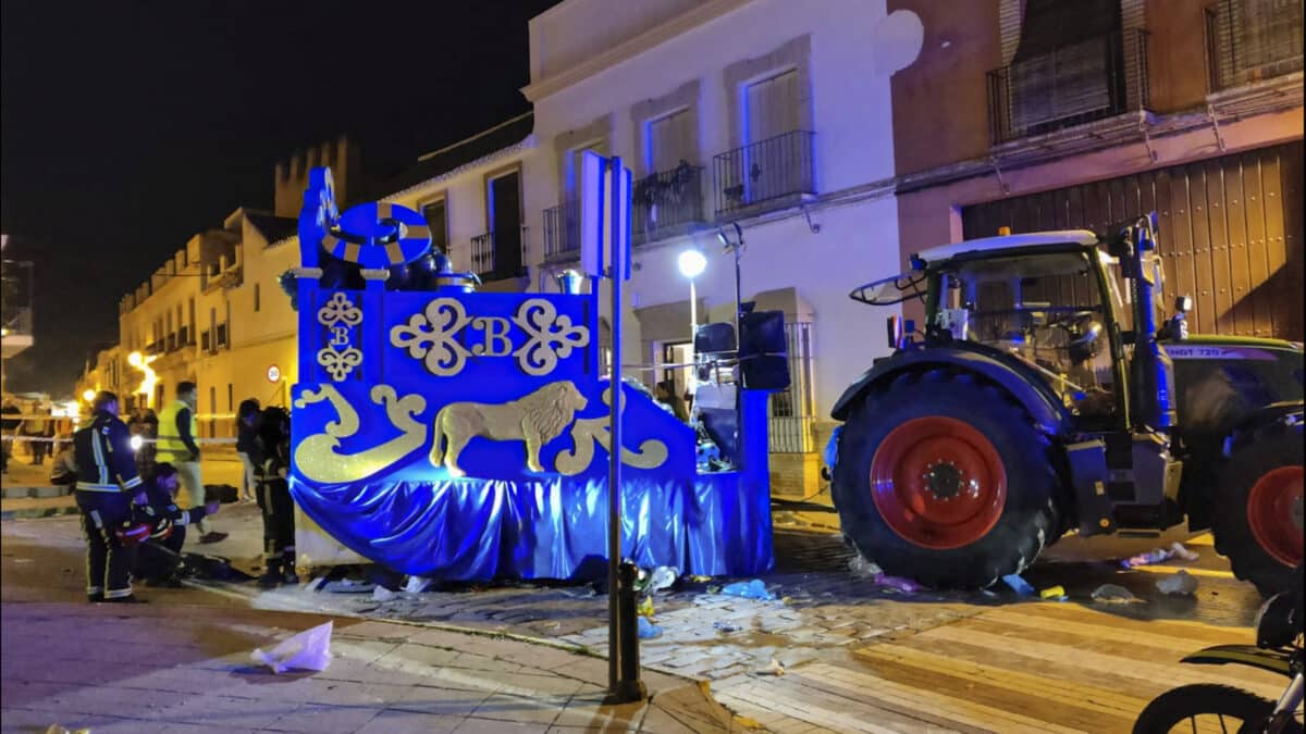 Una mujer ha fallecido este jueves y otras cinco han resultado heridas, una de ellas un niño de 2 años, al ser arrolladas por el tractor de una cabalgata de Reyes Magos.