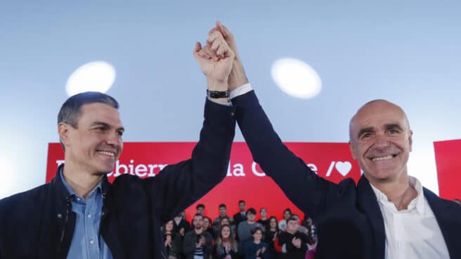 Pedro Sánchez y Antonio Muñoz, en el acto del PSOE en Sevilla.