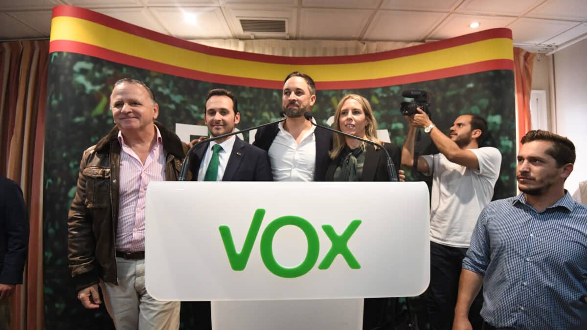 Santiago Abascal, en Ceuta junto a Juan Sergio Redondo en un mitin de Vox en 2019.