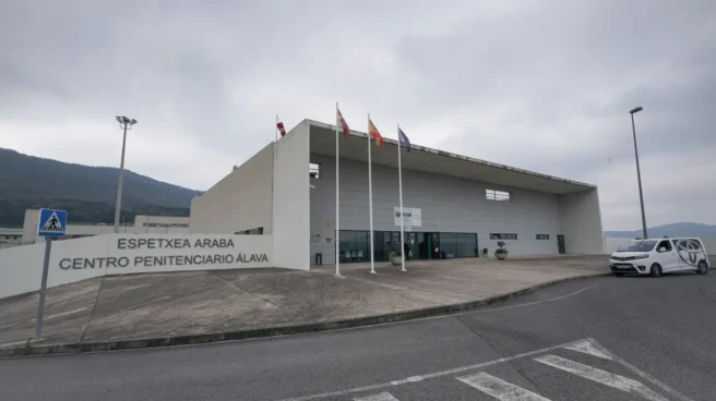 entrada-del-centro-penitenciario-de-alava_258a