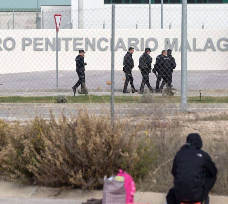 Hallan ahorcado en la cárcel al hombre que acuchilló a su expareja delante de sus hijas